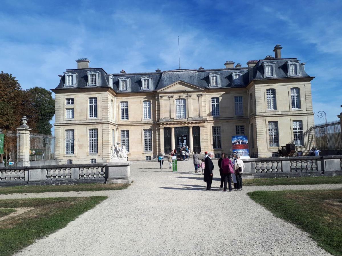 Residence Le Chateau Champs-Sur-Marne Eksteriør billede